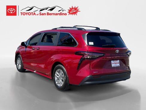 New 2026 Toyota Sienna XLE FWD image 3