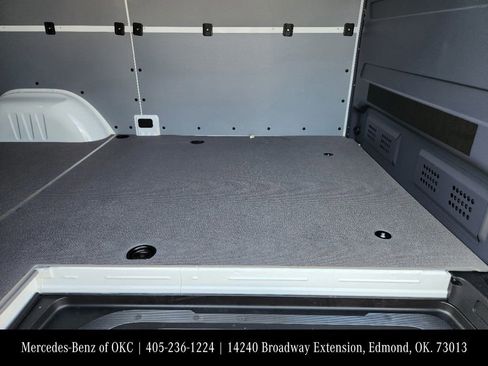 Used 2025 Mercedes-Benz Sprinter 2500 image 27