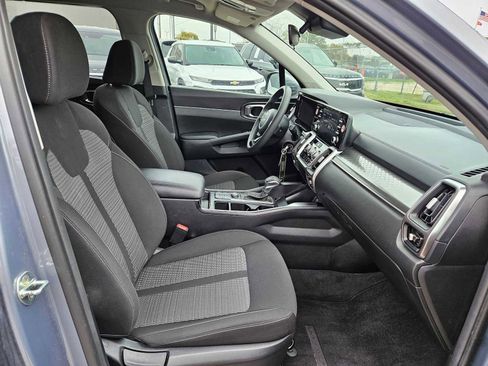 Used 2023 Kia Sorento LX image 21
