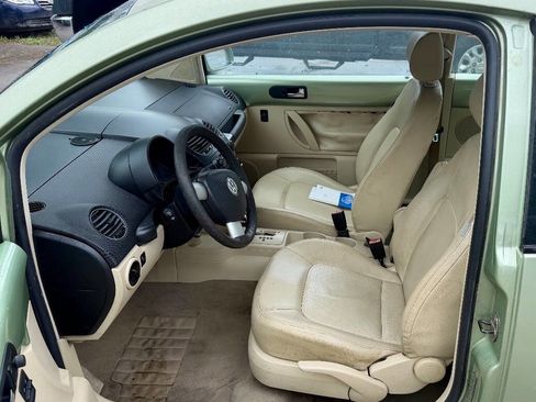 Used 2008 Volkswagen Beetle S FWD image 9