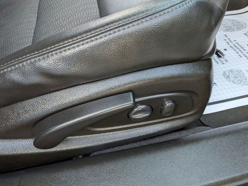Used 2018 Chevrolet Impala LT FWD image 39