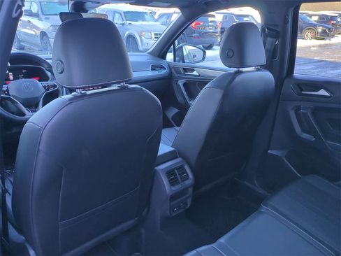 Used 2022 Volkswagen Tiguan SE R-Line image 17