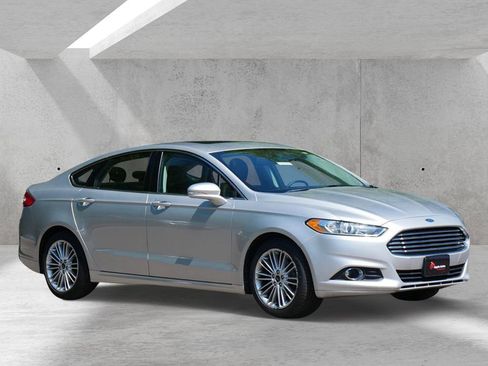 Used 2016 Ford Fusion SE w/ Equipment Group 202A FWD image 1