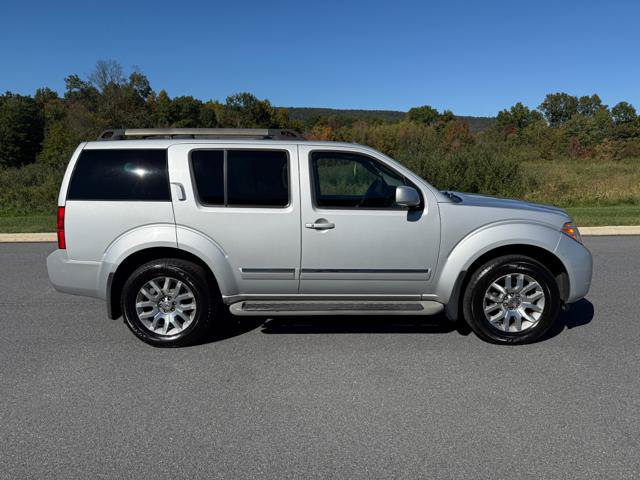 Used 2012 Nissan Pathfinder LE AWD/4WD image 4