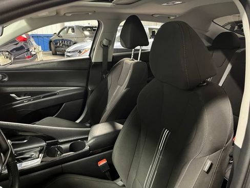 Used 2025 Hyundai Elantra SEL FWD image 24