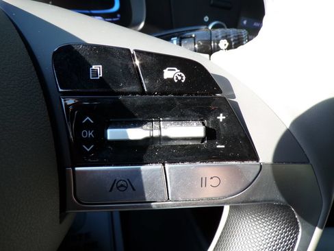 Certified 2025 Hyundai Elantra Sport FWD image 30