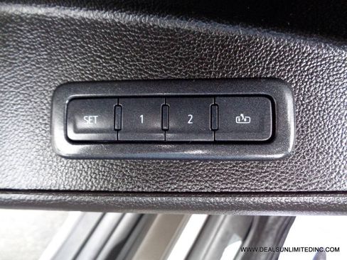 Used 2019 GMC Yukon XL SLT AWD/4WD image 11