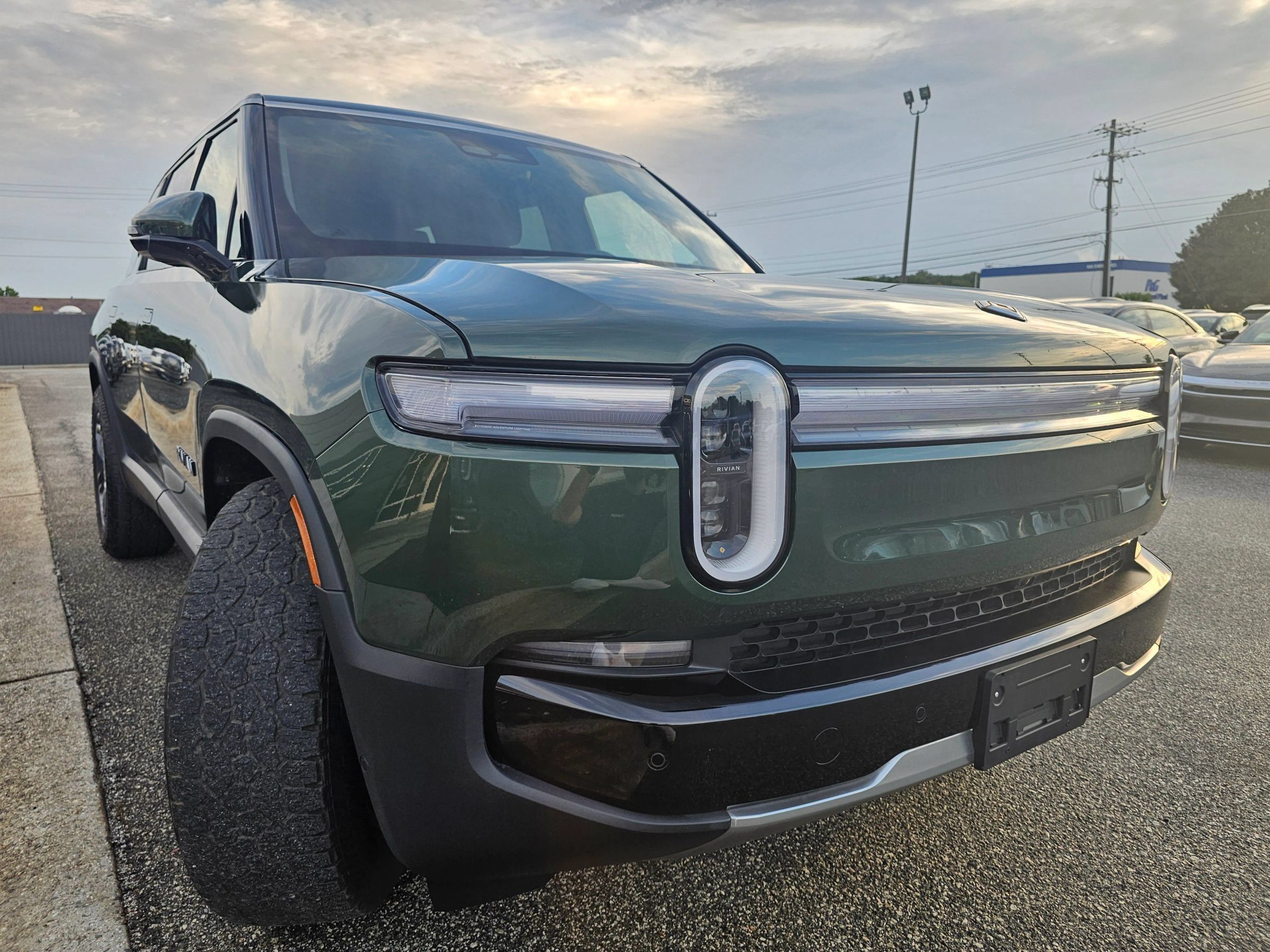 Used 2025 Rivian R1S Adventure Dual AWD/4WD image 7