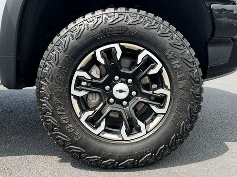 Used 2024 Chevrolet Silverado 1500 ZR2 image 18