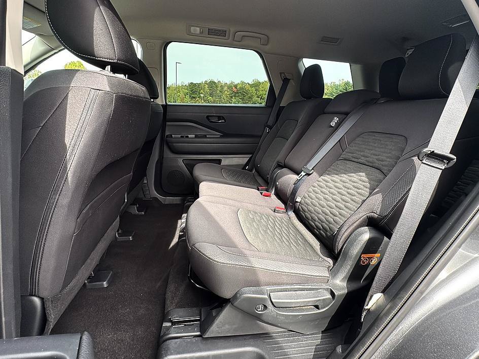 Certified 2025 Nissan Pathfinder SV FWD image 18