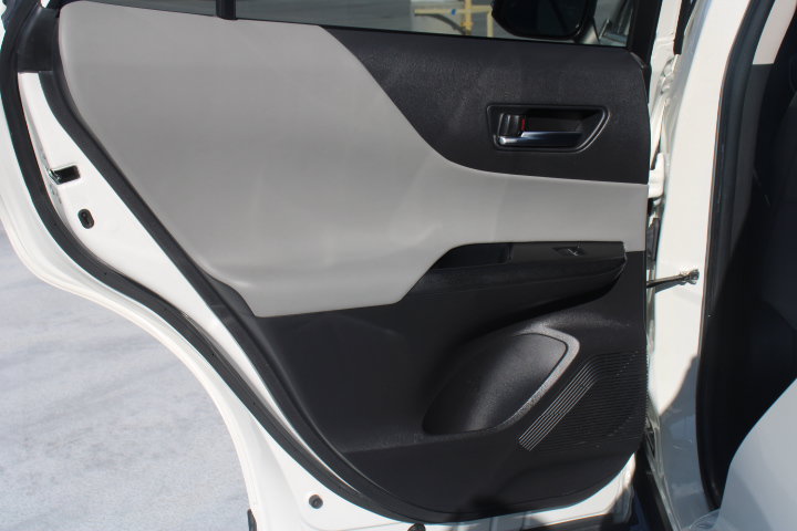 Certified 2021 Toyota Venza LE w/ Carpet Mat Package (TMS) AWD/4WD image 13