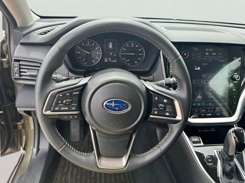 Used 2025 Subaru Outback Premium AWD/4WD image 11