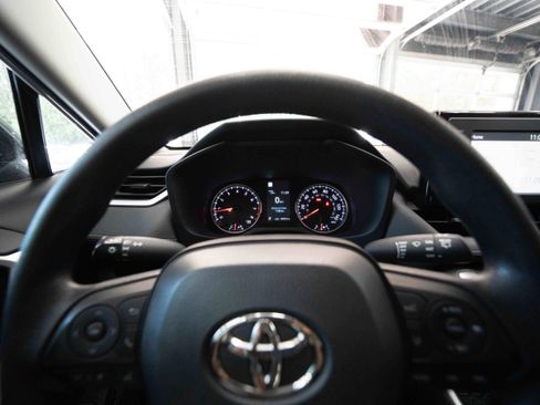 Used 2022 Toyota RAV4 LE FWD image 15