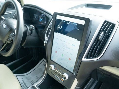 Used 2022 Ford Edge SE image 41