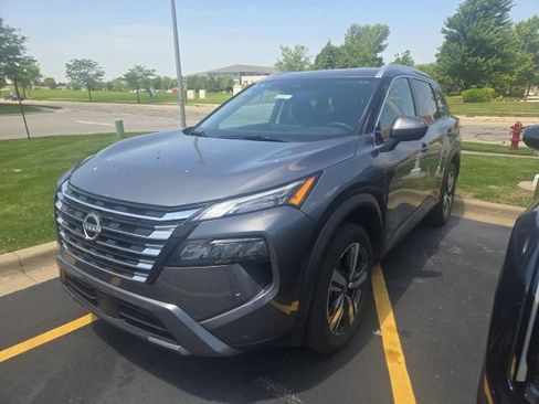 Used 2026 Nissan Rogue SL FWD image 3