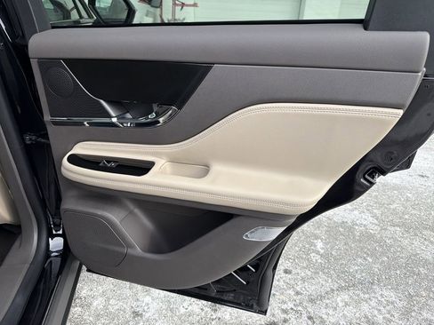 Certified 2023 Lincoln Corsair Standard w/ Equipment Group 101A image 16