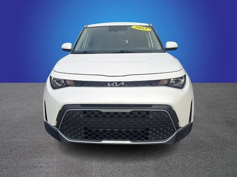 Used 2025 Kia Soul LX w/ LX Technology Package FWD image 2