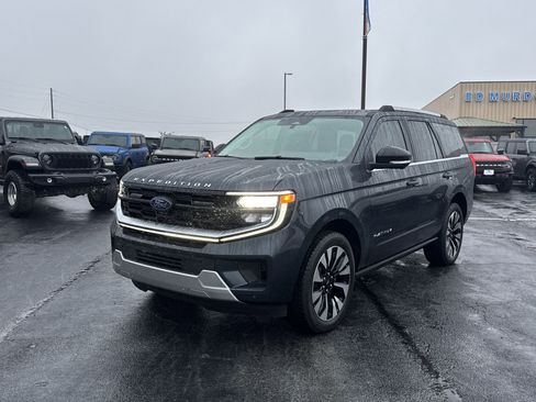 New 2025 Ford Expedition Platinum w/ Driver's Package image 2