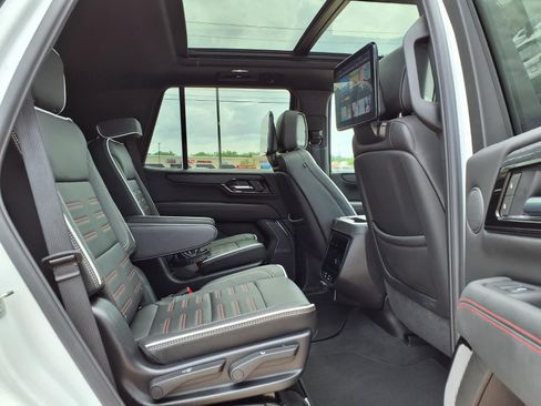 Used 2025 GMC Yukon AT4 Ultimate AWD/4WD image 33