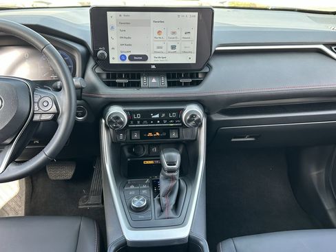 Used 2025 Toyota RAV4 XSE AWD/4WD image 22
