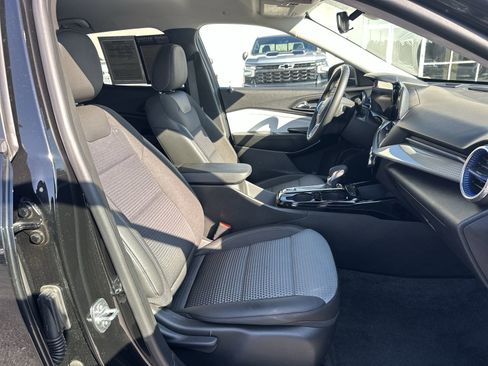 Certified 2025 Chevrolet Trax LT w/ LT Convenience Package image 22