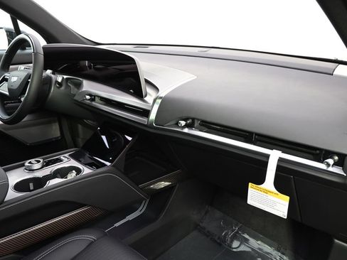New 2027 Cadillac Vistiq Luxury w/ LPO, Floor Liner Package AWD/4WD image 15