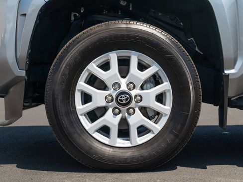 Used 2024 Toyota Tacoma SR5 AWD/4WD image 6