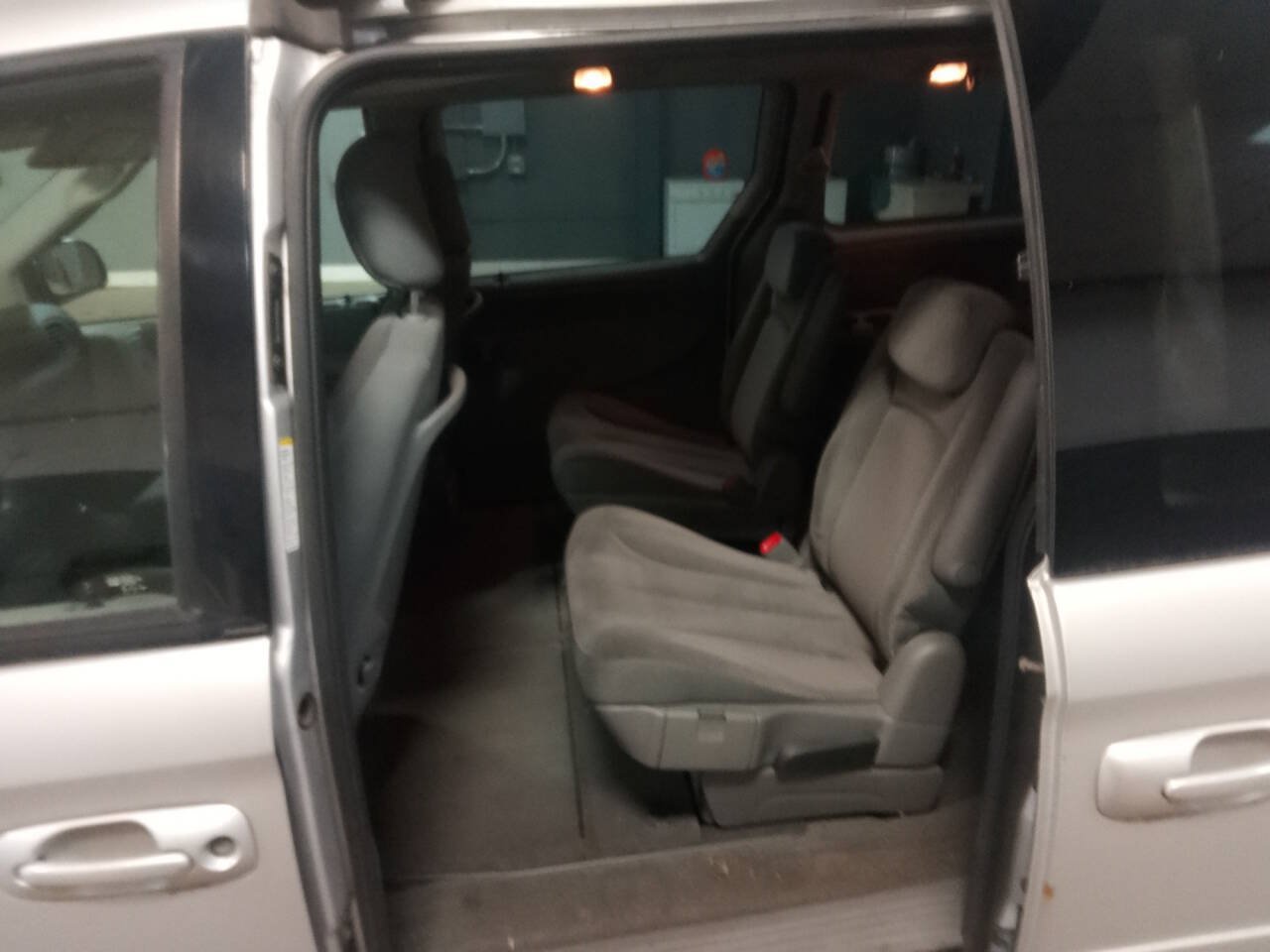 Used 2005 Dodge Grand Caravan SXT FWD image 21