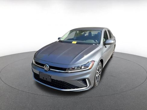 Used 2025 Volkswagen Jetta SE image 7