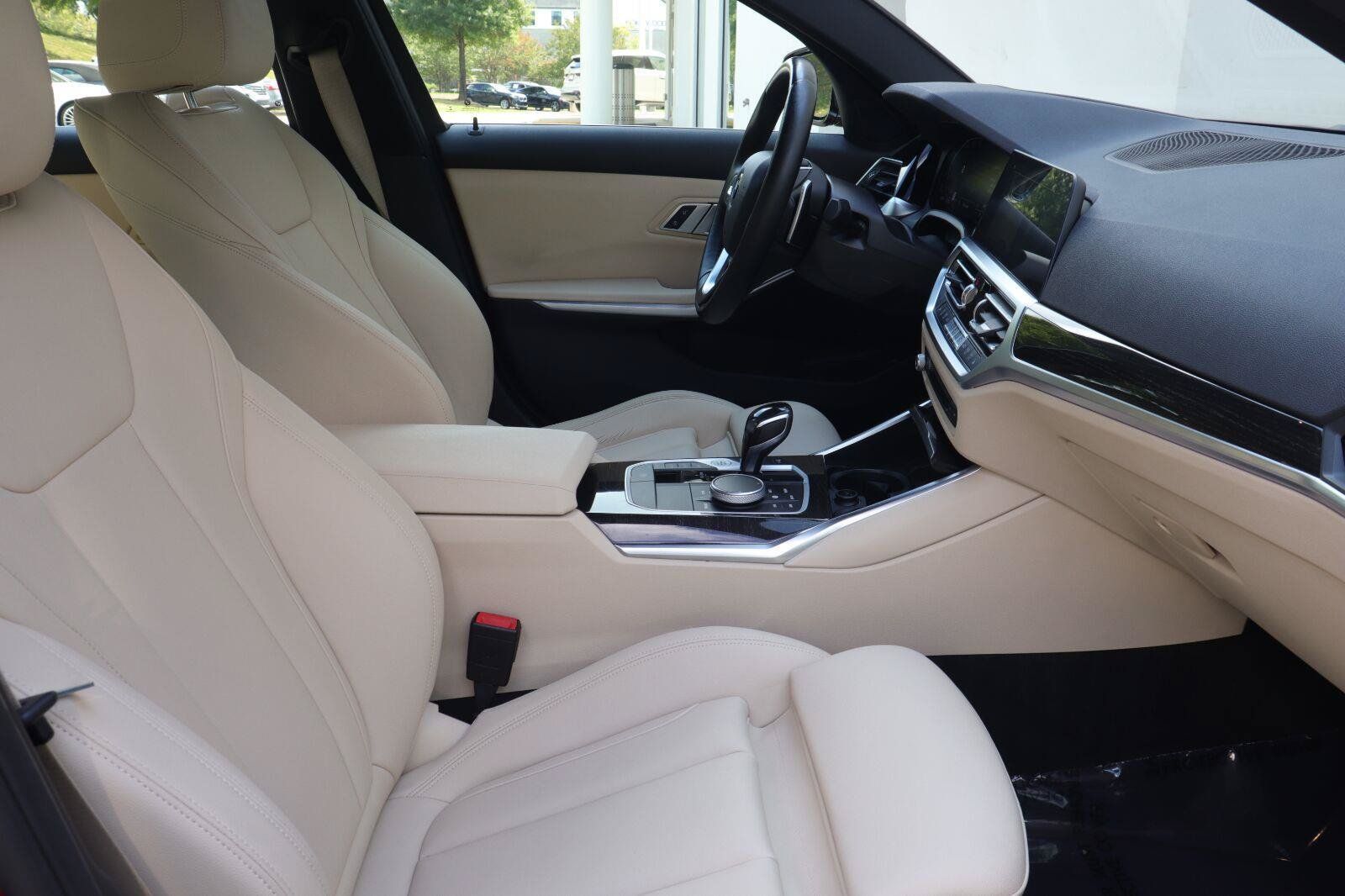 Used 2021 BMW 330i Sedan w/ Premium Package RWD image 16
