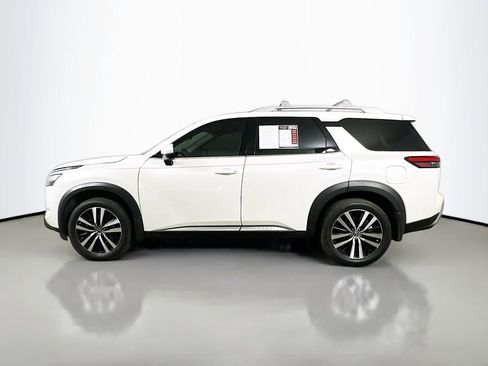 Used 2024 Nissan Pathfinder Platinum image 5