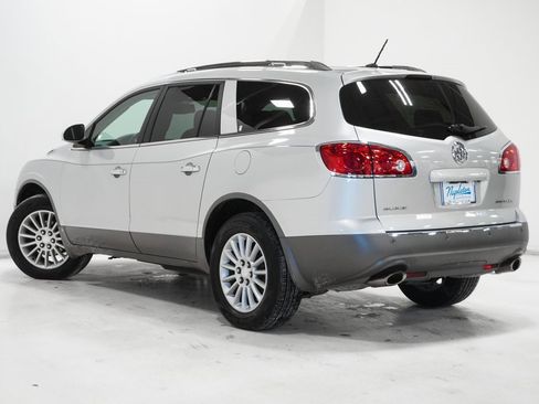 Used 2010 Buick Enclave CX w/ Driver Confidence Package image 5