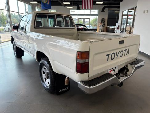 Used 1992 Toyota Pickup Deluxe AWD/4WD image 9