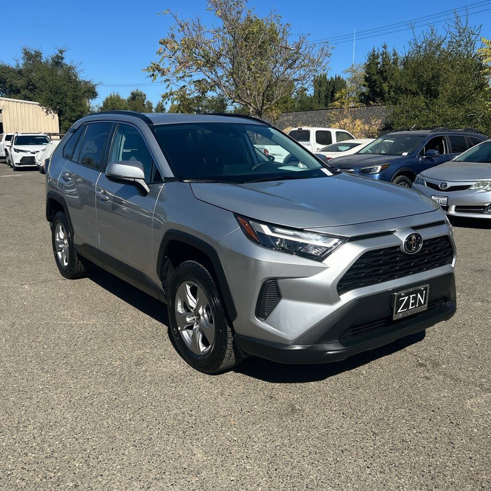 Used 2025 Toyota RAV4 XLE w/ Convenience Package FWD image 2