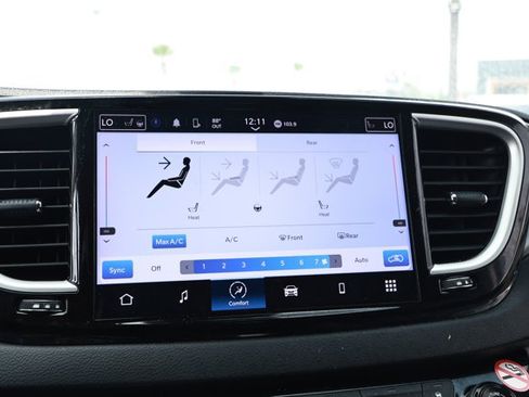 Used 2024 Chrysler Pacifica Touring-L FWD image 16