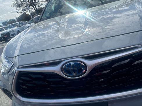 Used 2022 Toyota Highlander Bronze Edition image 2