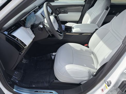 New 2025 Land Rover Range Rover Sport SE image 9