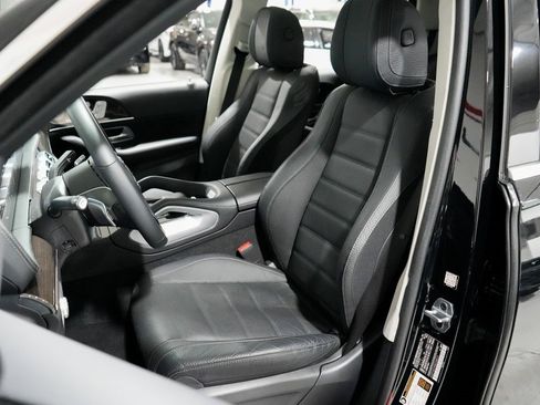 Used 2024 Mercedes-Benz GLS 450 4MATIC image 9