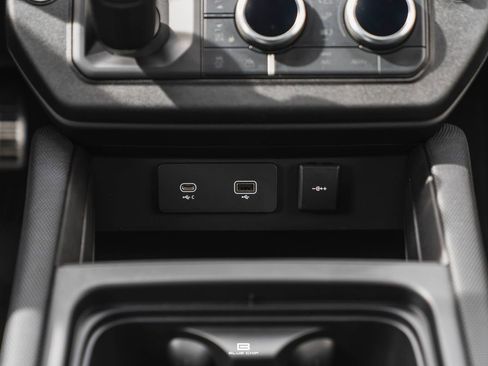 Used 2024 Land Rover Defender 110 V8 image 28