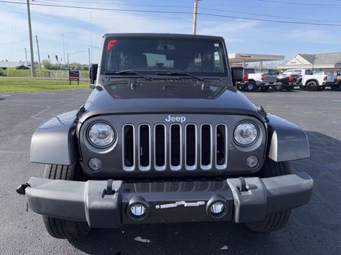 Used 2018 Jeep Wrangler Unlimited Sahara w/ Max Tow Package AWD/4WD image 2