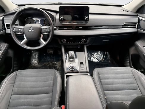 Used 2022 Mitsubishi Outlander SE image 14