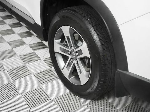 Used 2025 Honda Pilot EX-L image 8