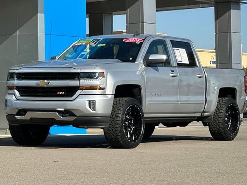 Used 2018 Chevrolet Silverado 1500 LT w/ All Star Edition image 10