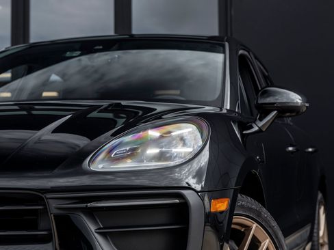 Certified 2023 Porsche Macan AWD/4WD image 16