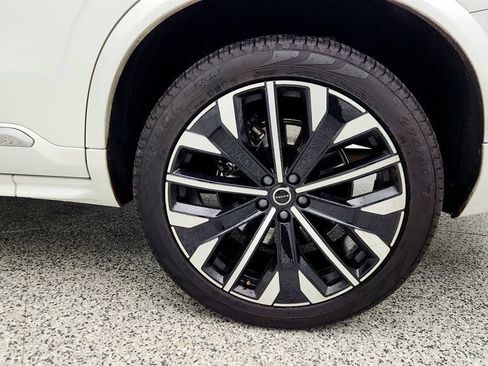 Used 2025 Volvo XC90 B6 Plus image 9
