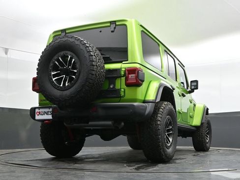 Used 2025 Jeep Wrangler Unlimited Rubicon AWD/4WD image 39