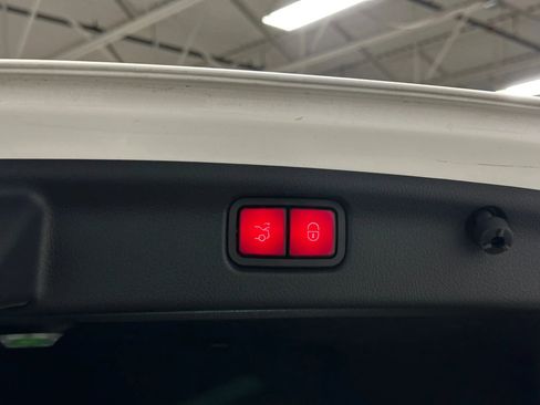 Used 2023 Mercedes-Benz C 300 Sedan image 21