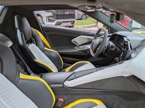 Used 2022 Chevrolet Corvette Stingray Premium Conv w/ Z51 Performance Package RWD image 14