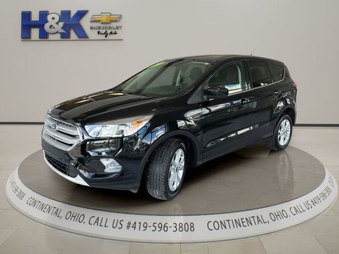 Used 2017 Ford Escape SE w/ SE Cold Weather Package AWD/4WD image 3