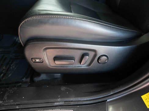 Used 2019 Toyota Highlander Limited image 12